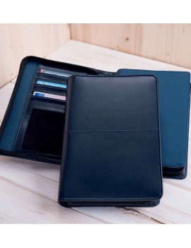 CHIUSURA CON CERNIERA - VARIE TASCHE INTERNE E PORTA CARTE DI CREDITO